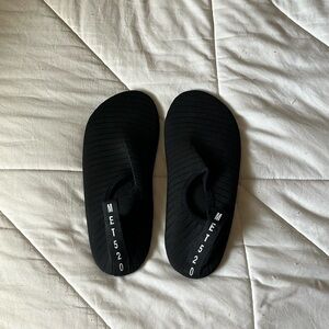 nwot Amazon water shoes